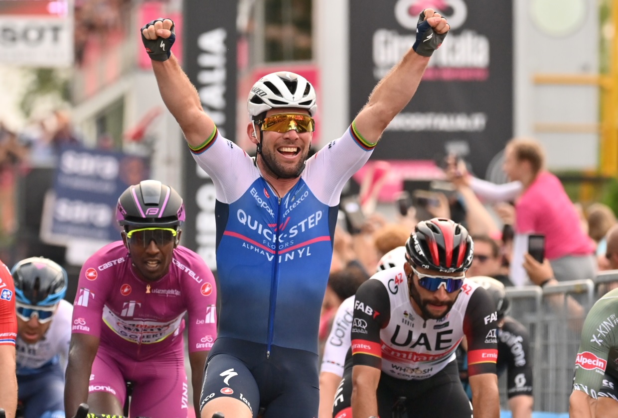 Giro d’Italia 2022, terza tappa: vince Cavendish. Ora si prepara la sfida siciliana