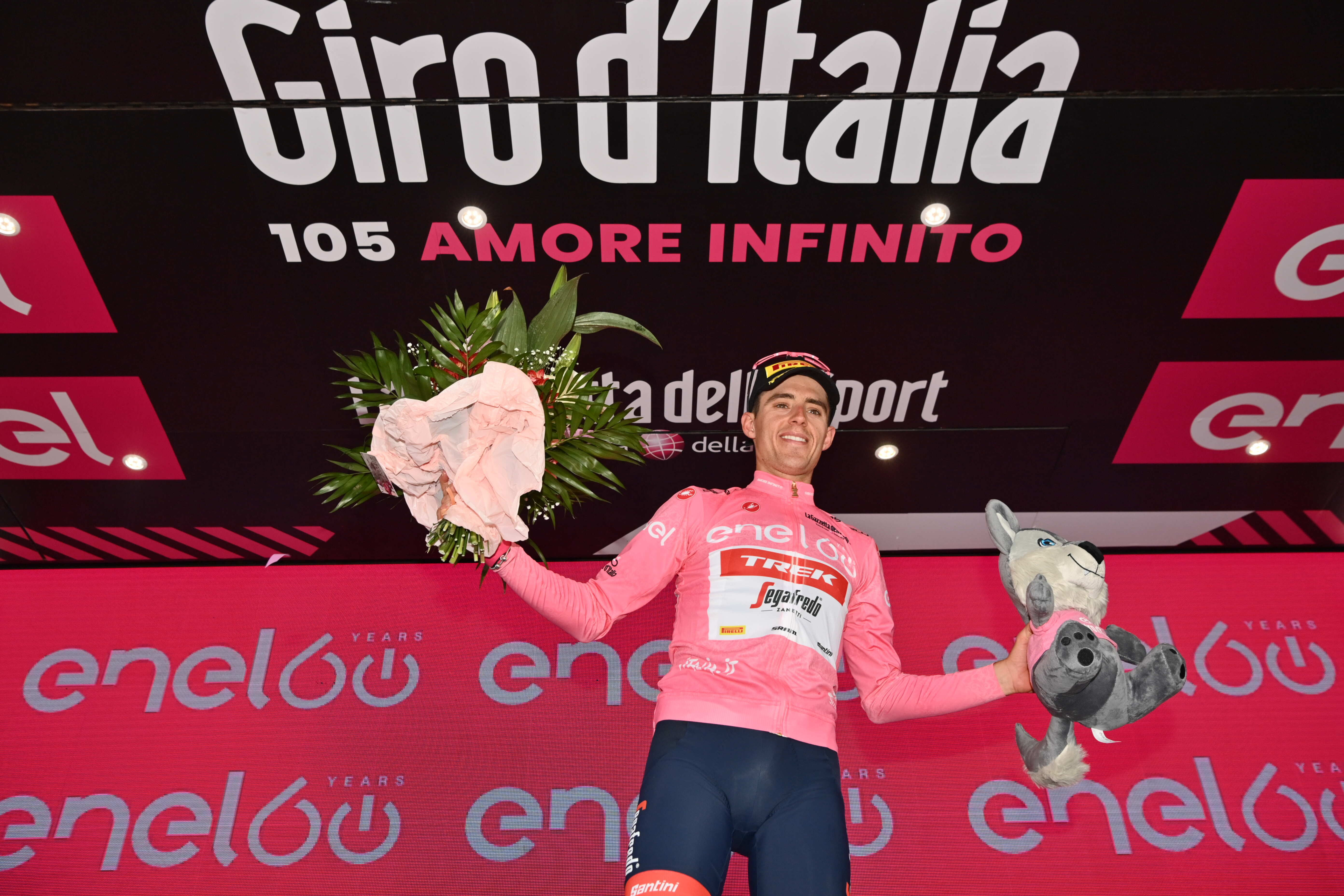 Giro d’Italia, a Messina trionfa in volata il francese Demare
