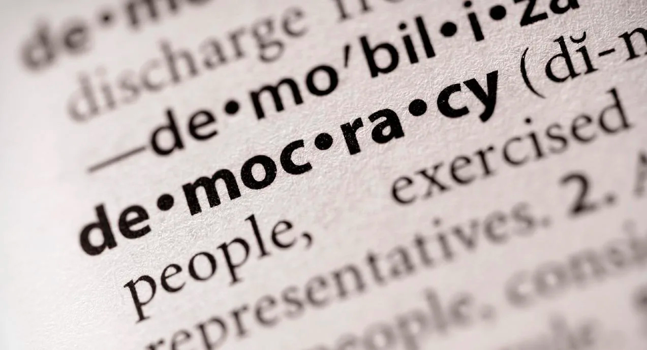 “Democrature”, sono in maggioranza