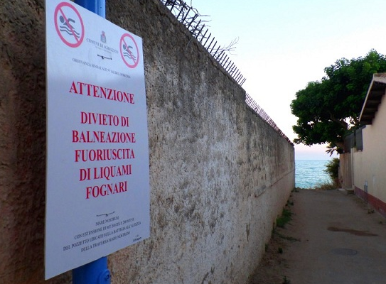Galleria foto 'Agrigento, tra scarichi e pericoli, i tratti di costa interdetti alla balneazione' - foto 2