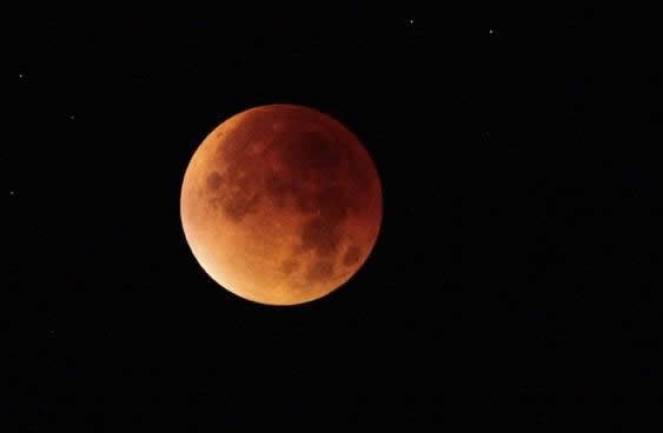 Luna nuova, oggi è la più vicina alla Terra da mille anni: cosa succede