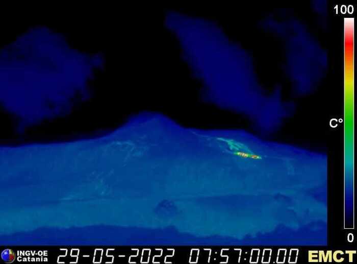 Etna, eruzione nella parte alta della Valle del Bove