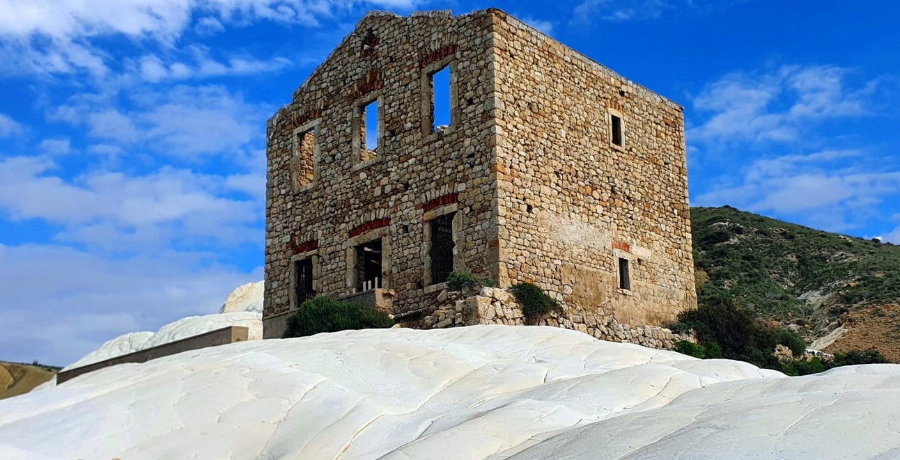 Agrigento, l’ex caserma di Punta Bianca a rischio crollo