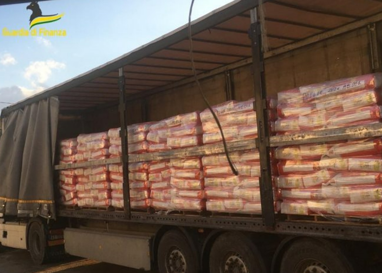 Pirateria agroalimentare: maxi sequestro di grano a Palermo, Caltanissetta e Agrigento