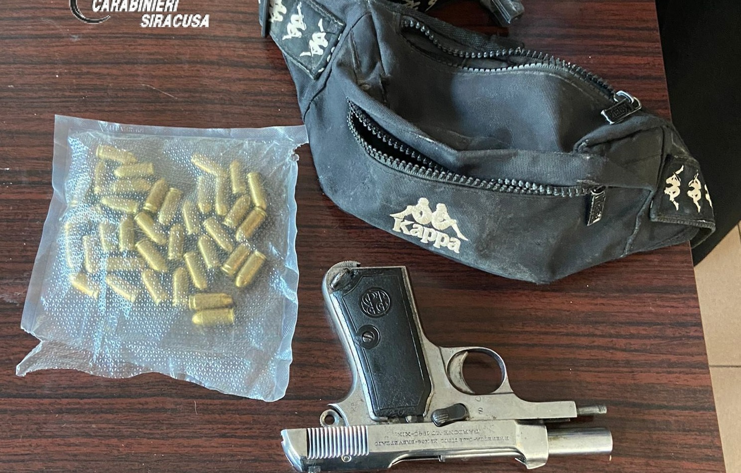 Lentini, in auto con pistola e munizioni: due pregiudicati arrestati