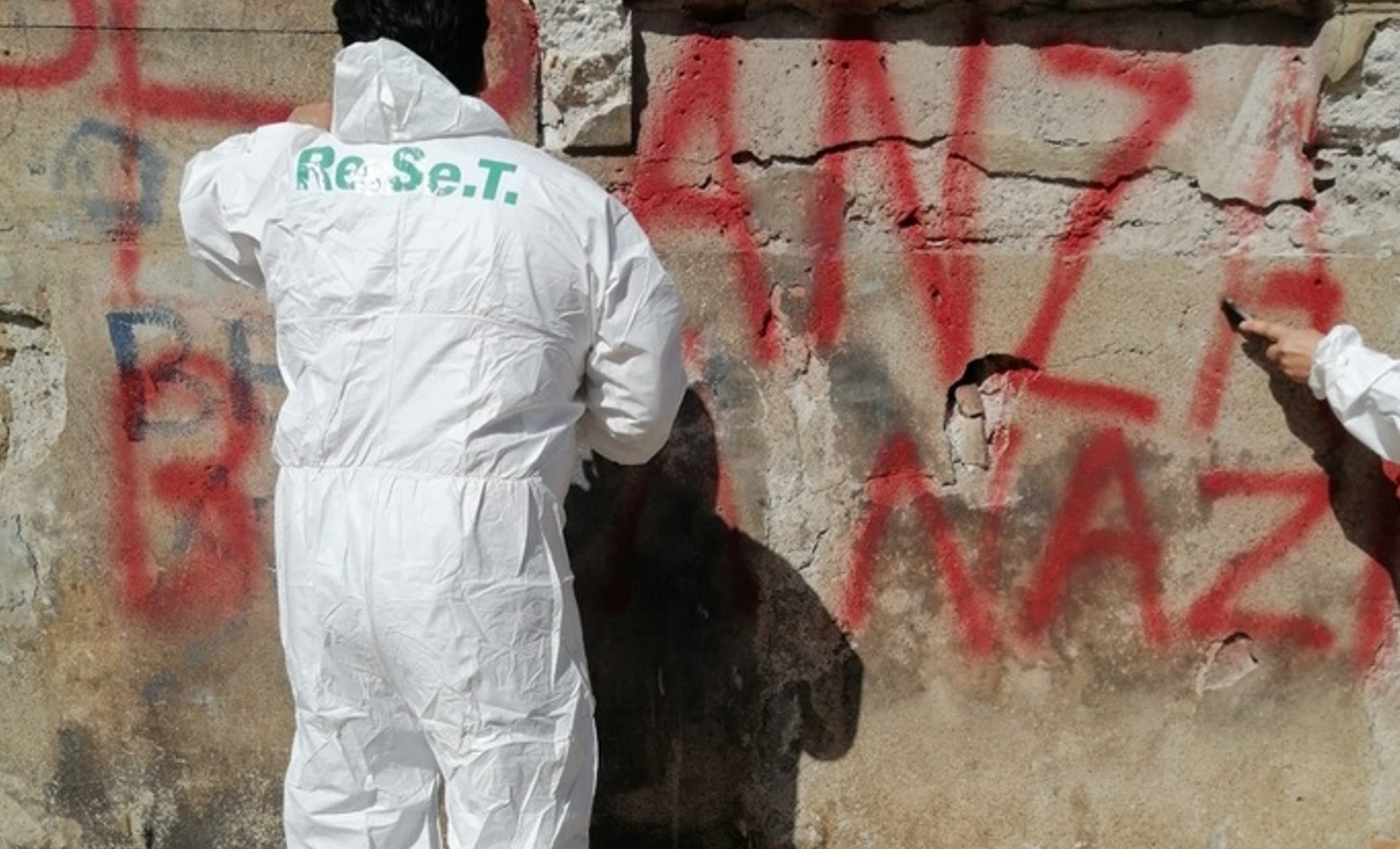 Palermo, scritte “no vax” contro il Ministro Speranza