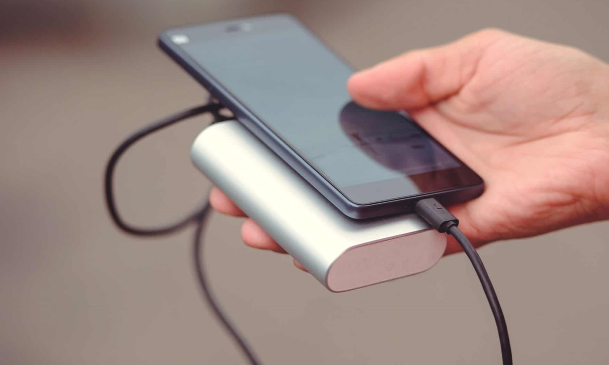 Power bank, cosa è e perché può esplodere: i consigli per evitarlo