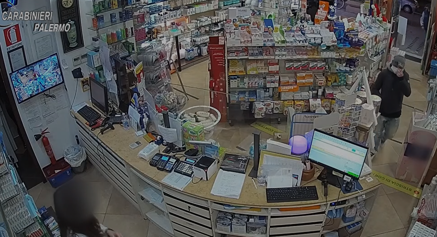 Palermo, 4 colpi nelle farmacie del centro: arrestati due rapinatori