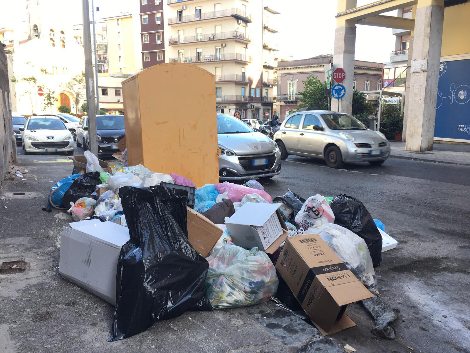 Catania, a Picanello spariti i cassonetti ma non le microdiscariche