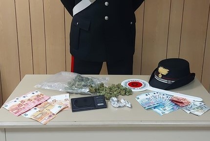 Spaccio, le ordinazioni in chat e la droga recapitata a domicilio