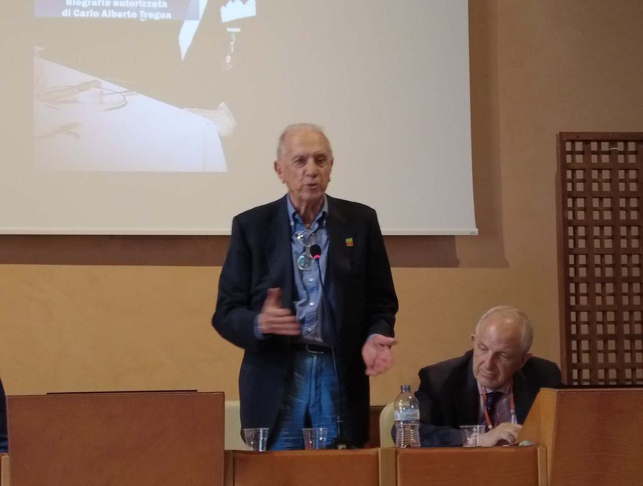 Una storia tra impresa e informazione: la biografia del direttore Tregua in scena a Palermo