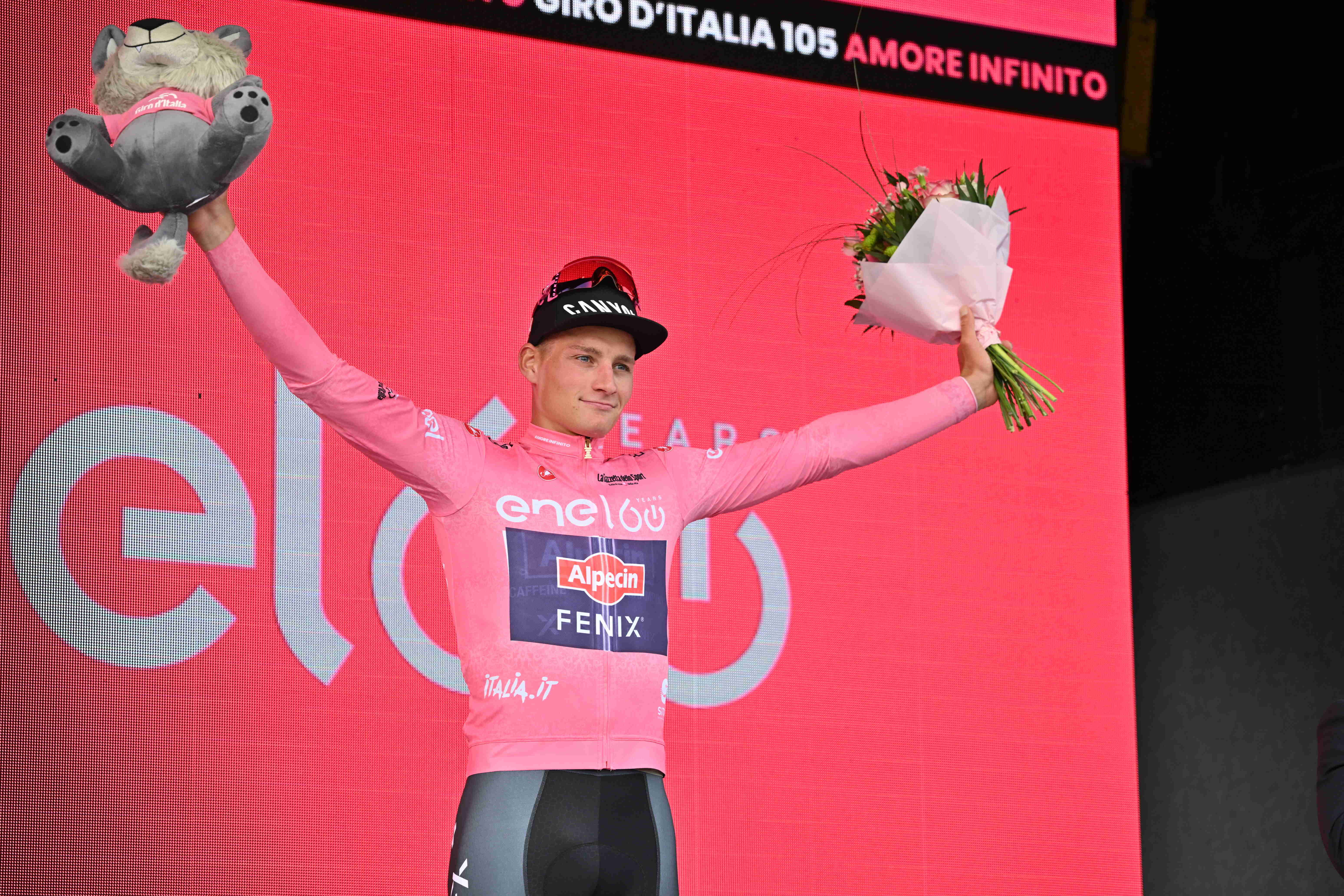 Giro d’Italia 2022, pronostico rispettato: maglia rosa a Van Del Poel