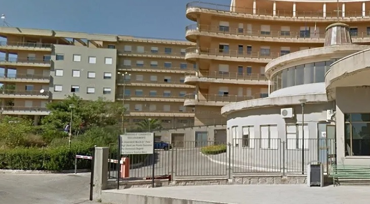 Follia al Pronto Soccorso del Barone Lombardo, ubriaco sfonda parete e rompe tubo dell’acqua
