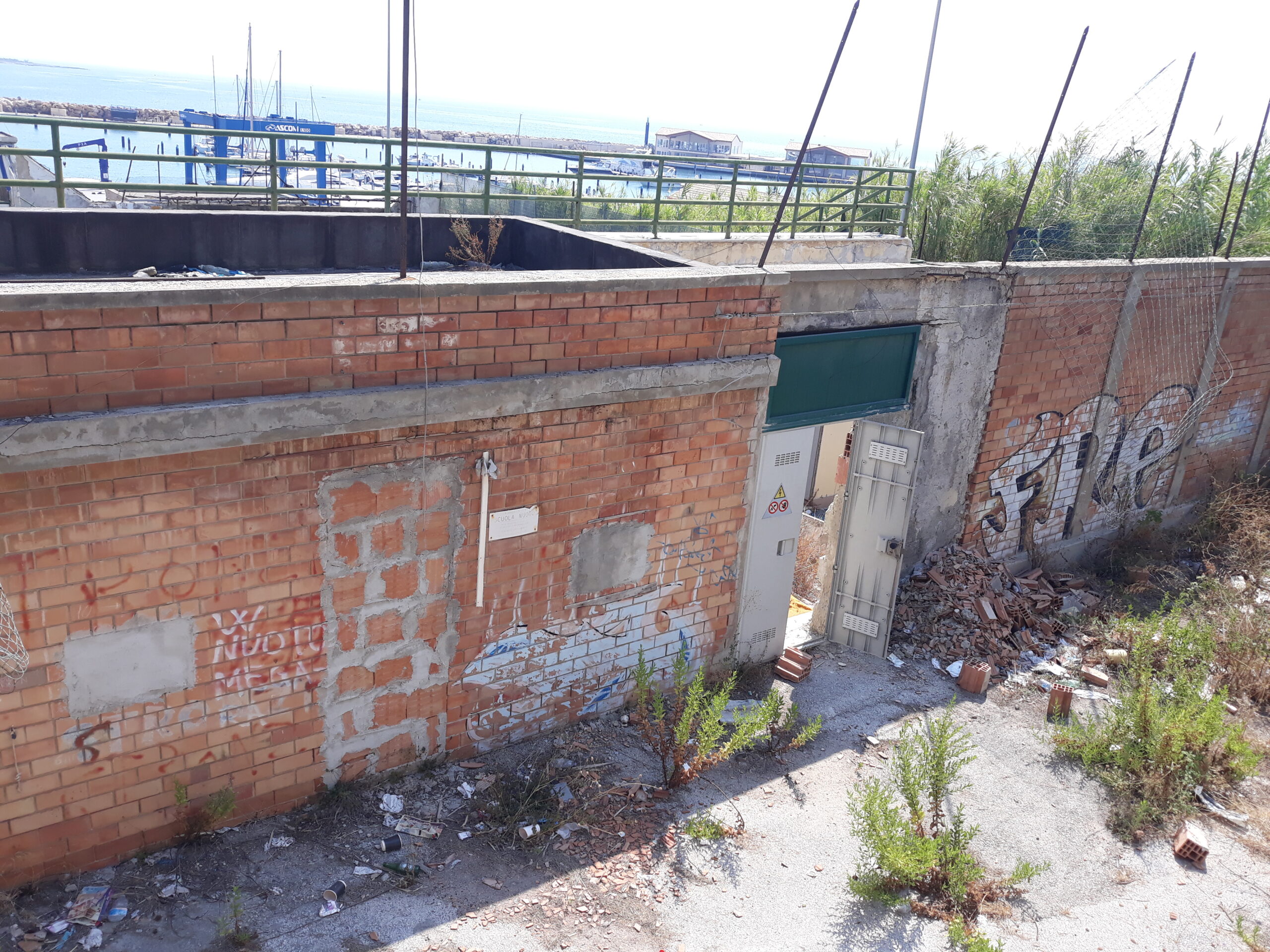 Augusta, partita la demolizione della piscina “Gigi Turchio”