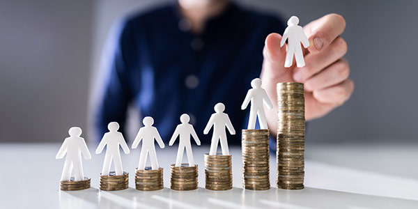 Lavoro nero e stipendi “da fame”, salario minimo problema o soluzione? L’analisi della CGIA