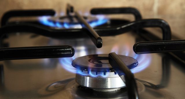 Gas, dopo 3 mesi di riduzioni bolletta torna a crescere, Arera: “Ad aprile +22,4%”