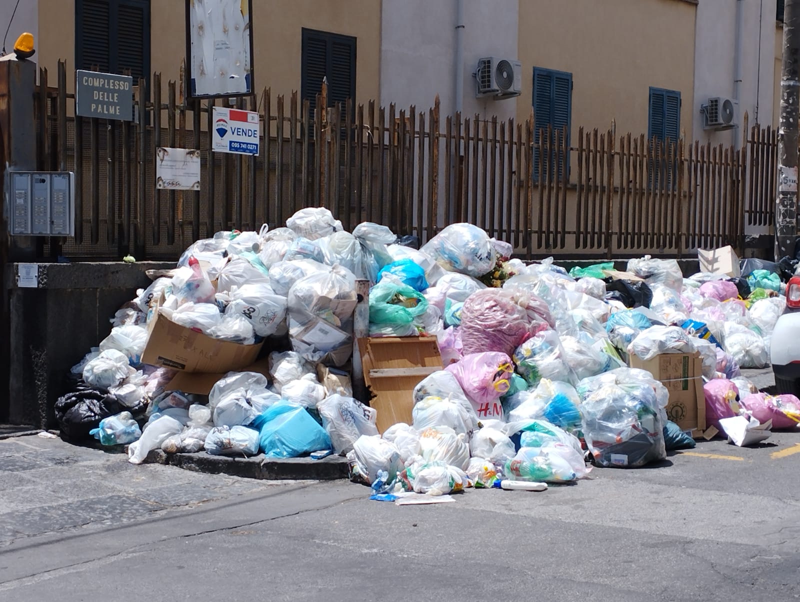 Catania fogna a cielo aperto. L’assessore Barresi: “Servirebbe l’esercito”