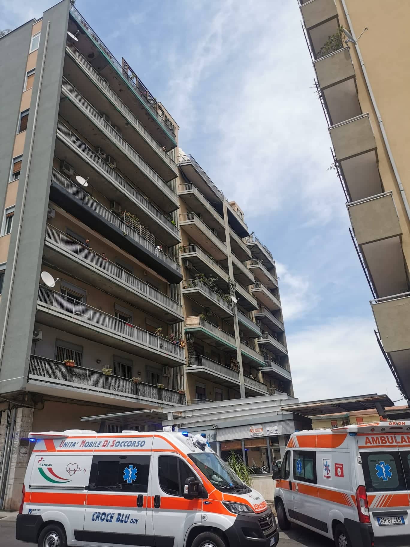 Tragedia a Catania: a 15 anni muore dopo volo dal sesto piano