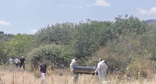 Elena Del Pozzo, strazio e lacrime al passaggio del carro funebre VIDEO