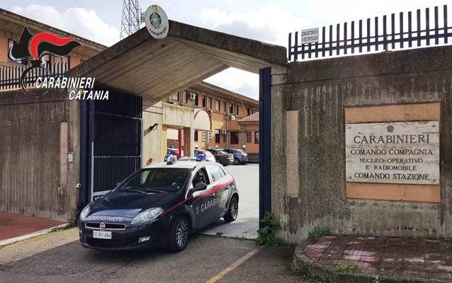 Gravina, arrestato 54enne: botte alla moglie da cui pretendeva metà stipendio