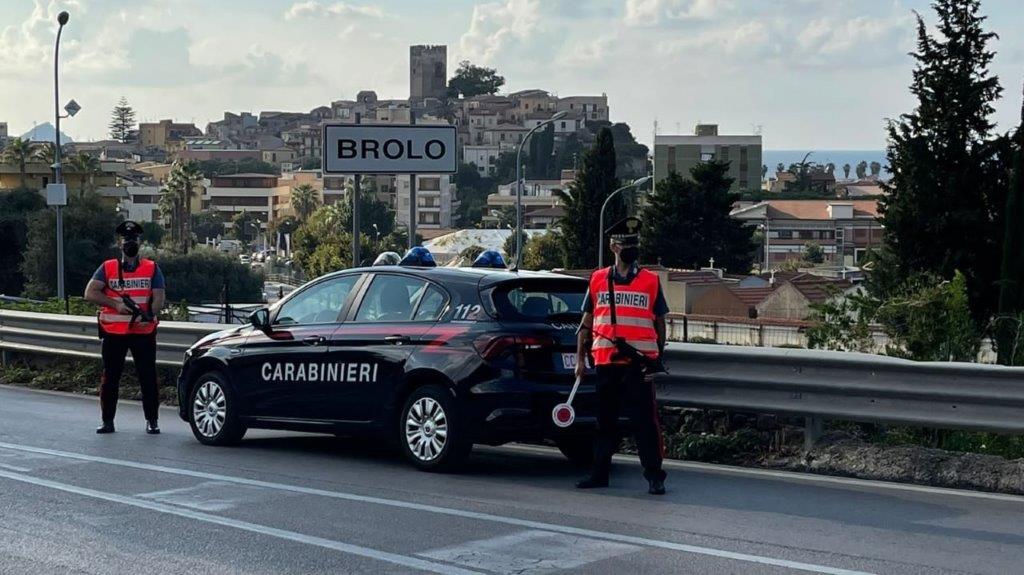 Si avvicina alla casa delle persone offese nonostante il divieto: uomo ai domiciliari