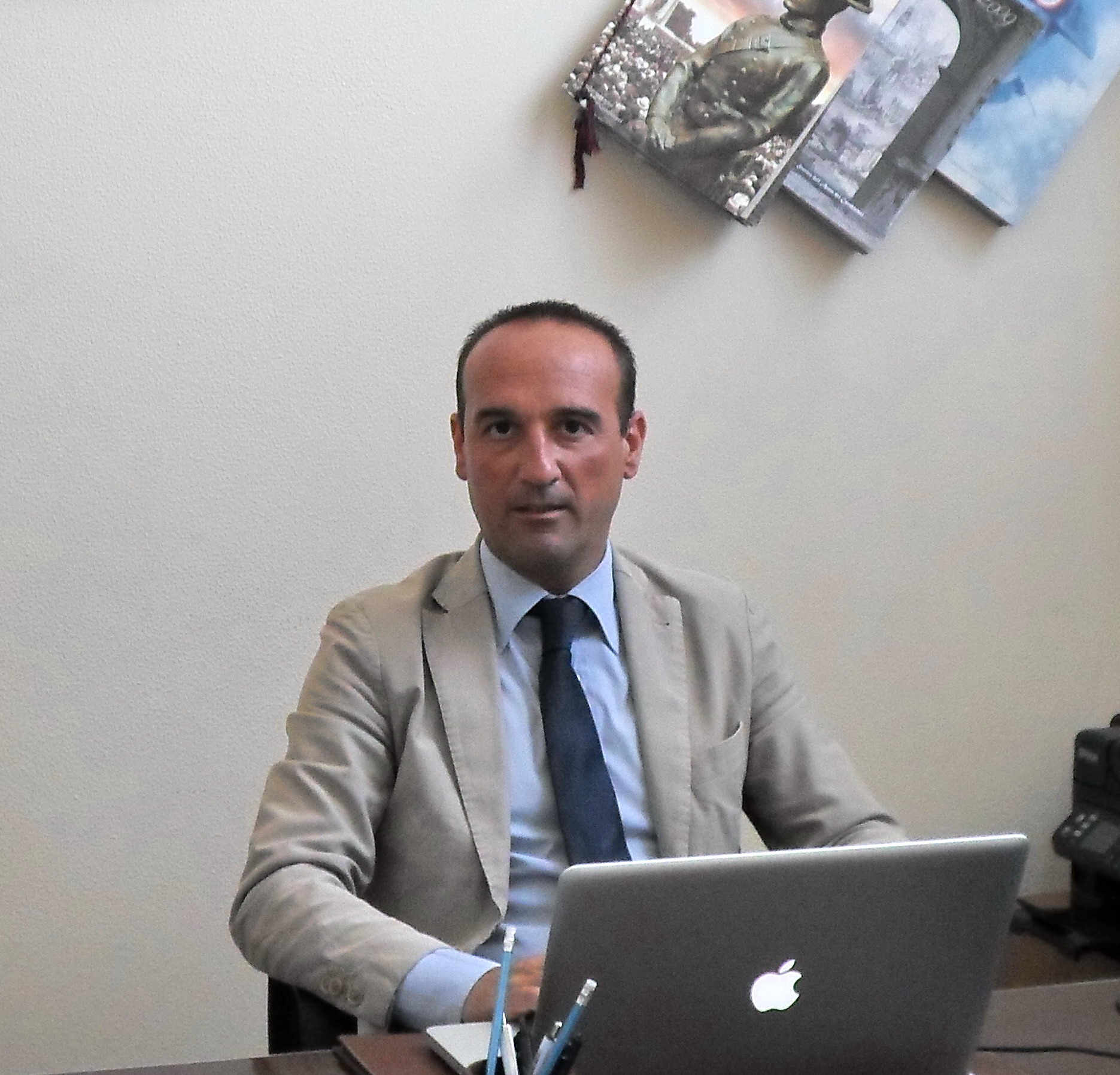 Rifiuti, raccolta indifferenziato ogni 15 giorni: a S. Gregorio scoppia la protesta