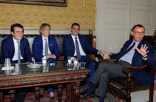 Calcio a Catania, Ross Pelligra accolto al Municipio: “Oggi è giorno di festa” Calcio a Catania, Ross Pelligra accolto al Municipio: “Oggi è giorno di festa”