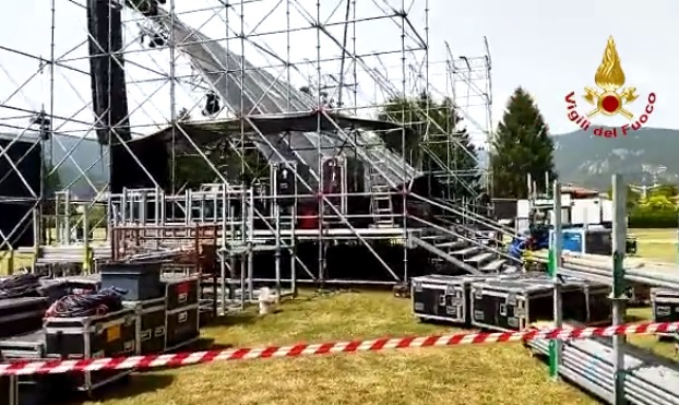 Crolla tettoia del palco per il concerto di Elisa, feriti due operai