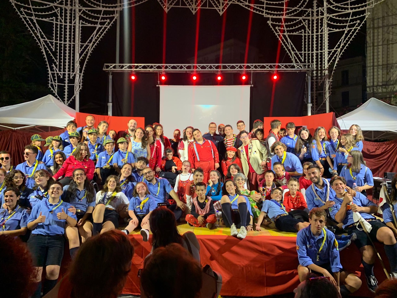 Rosso la bottega dei bottoni ha riempito Picanello