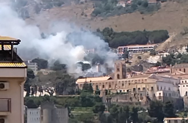 Emergenza incendi in Sicilia, Coldiretti: “Dopo un 2021 tragico, si rischia un’estate di passione”