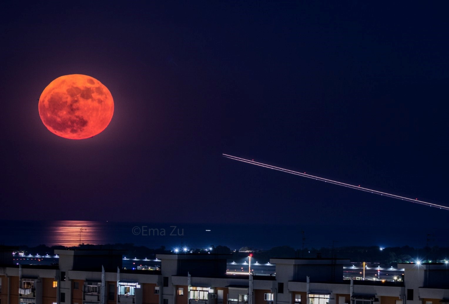 Luna nuova, oggi è la più vicina alla Terra da mille anni: cosa succede