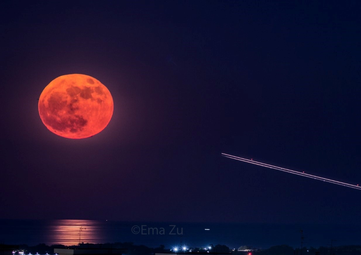 Luna nuova, oggi è la più vicina alla Terra da mille anni: cosa succede