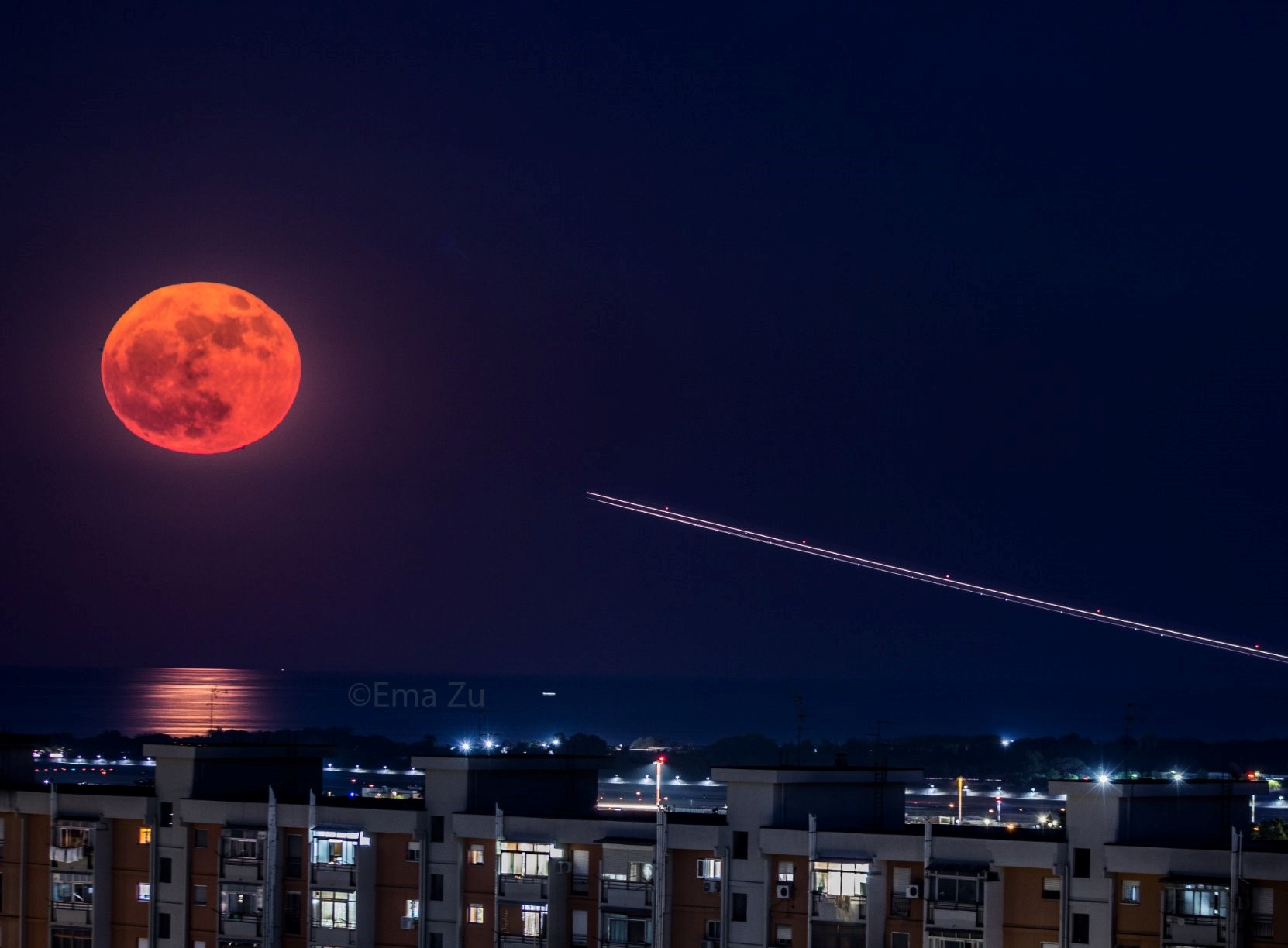 Luna nuova, oggi è la più vicina alla Terra da mille anni: cosa succede