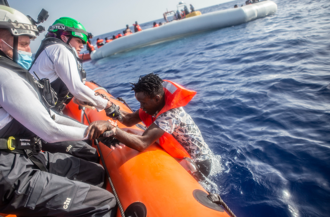 Migranti, da oggi in vigore decreto contro Ong: fermo e multa a Geo Barents