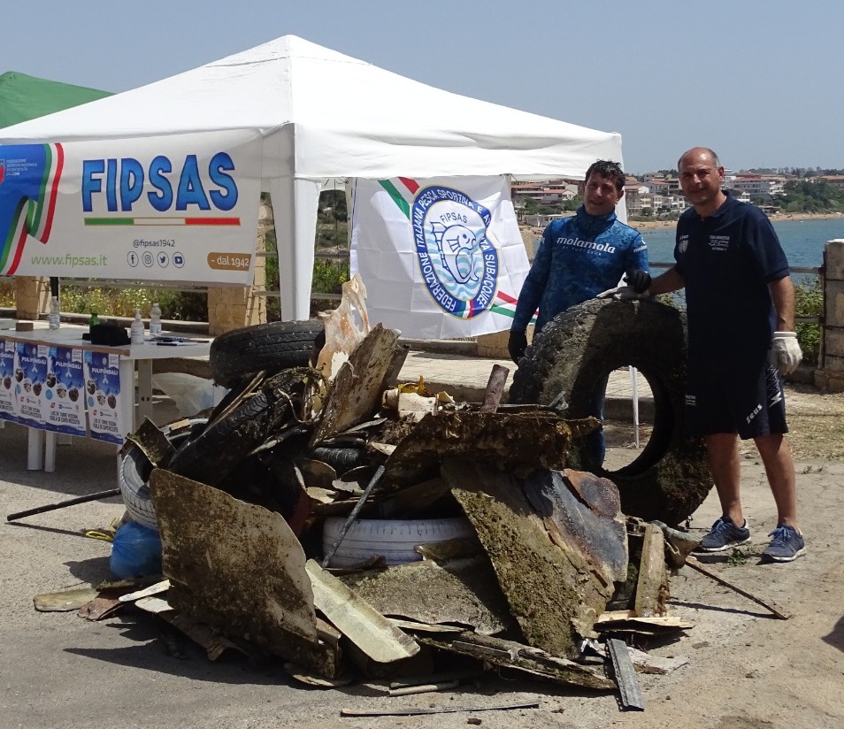 Pulizia fondali, raccolti 45 quintali di rifiuti in mare da Fipsas Pulizia fondali, raccolti 45 quintali di rifiuti in mare da Fipsas