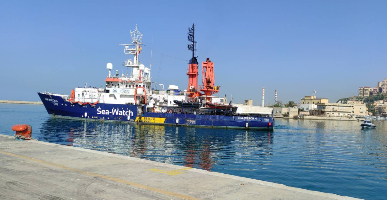 Sea Watch 4, oggi previsto lo sbarco a Porto Empedocle