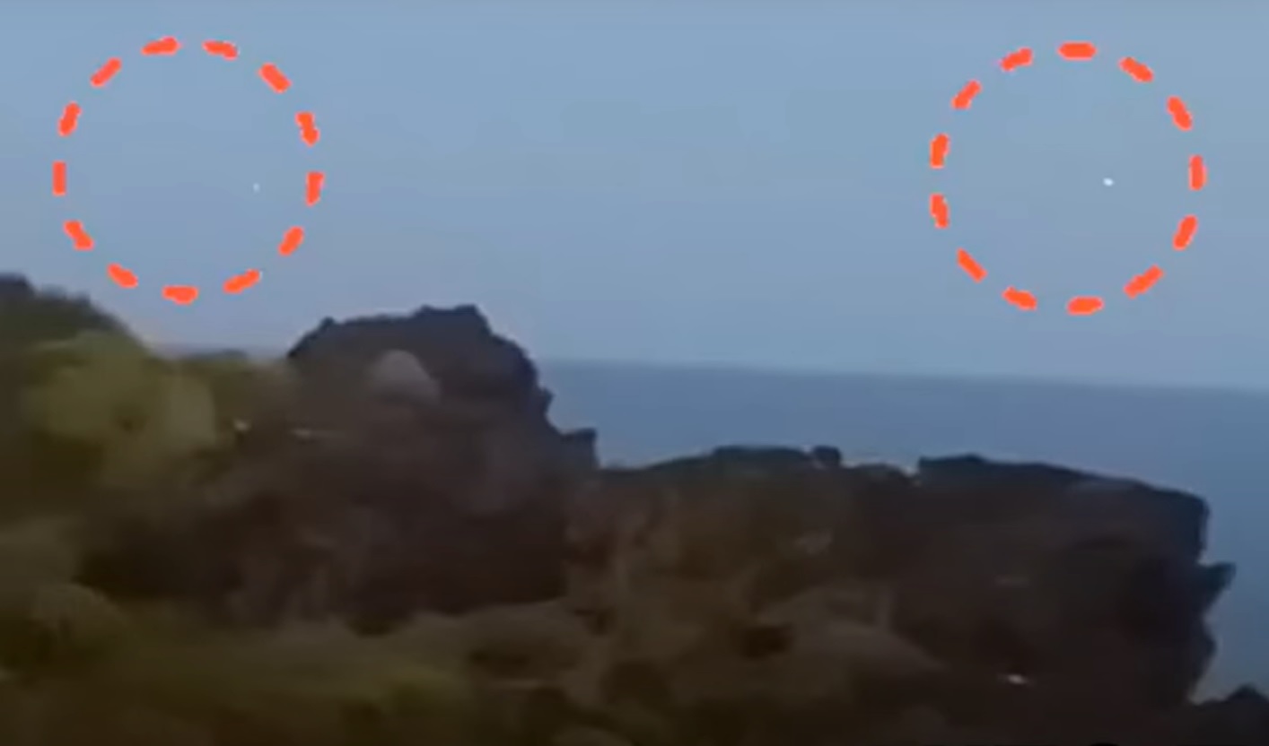 Avvistamento ufo ad Acicastello, padre e figlio filmano due luci “sospette” nel cielo