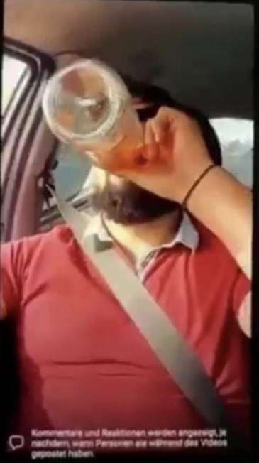 Guida l’auto bevendo whisky in diretta Fb, lo schianto è fatale