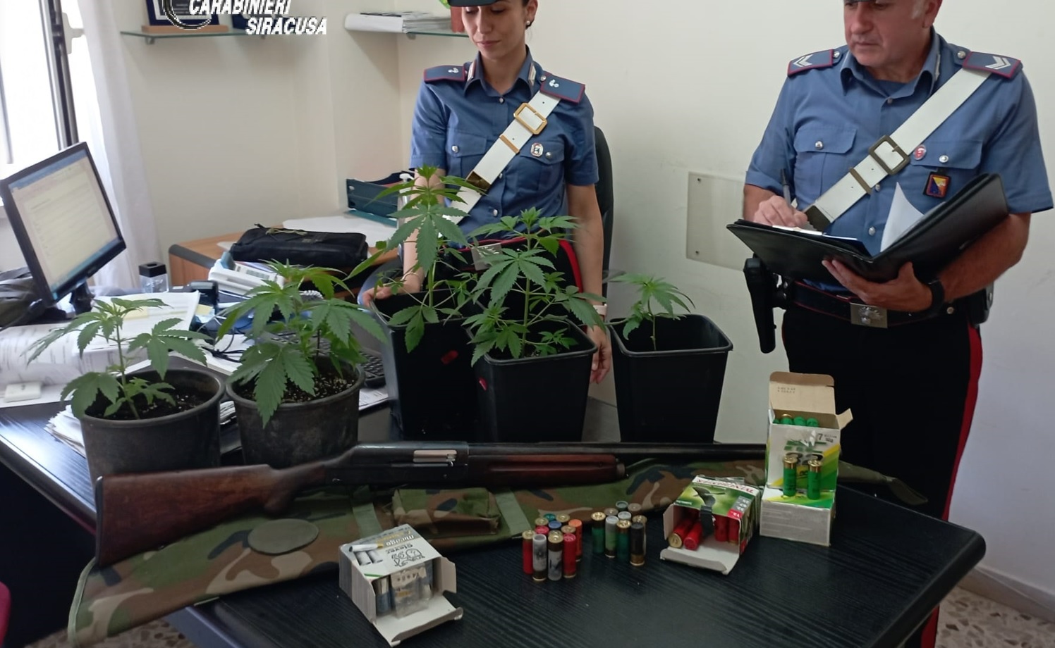 Siracusa. Armi, droga e uccelli selvatici in casa: arrestato noto pregiudicato