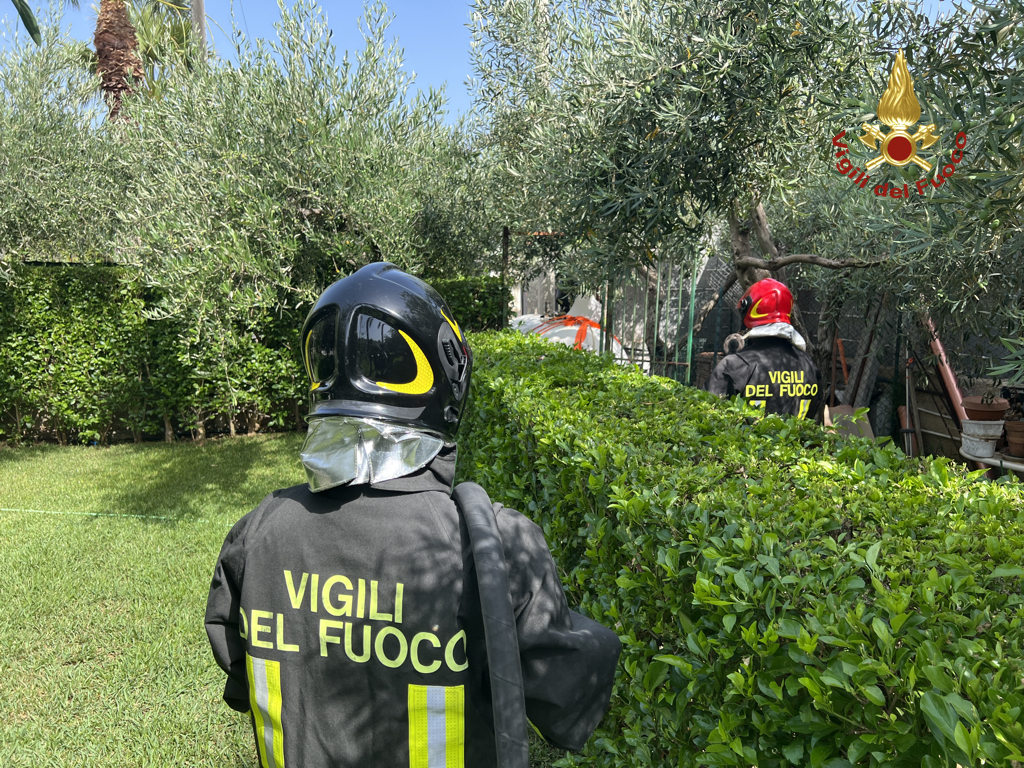 Paura a Carini, Gpl fuoriesce da un serbatoio – Fotogallery