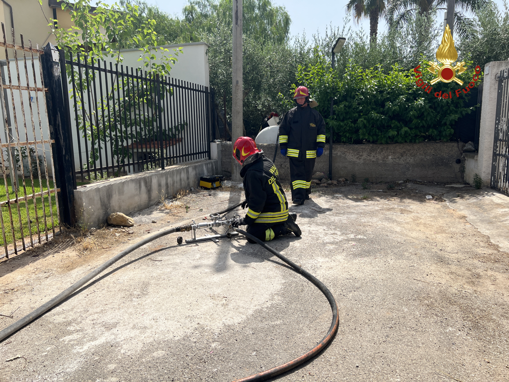Paura a Carini, Gpl fuoriesce da un serbatoio – Fotogallery