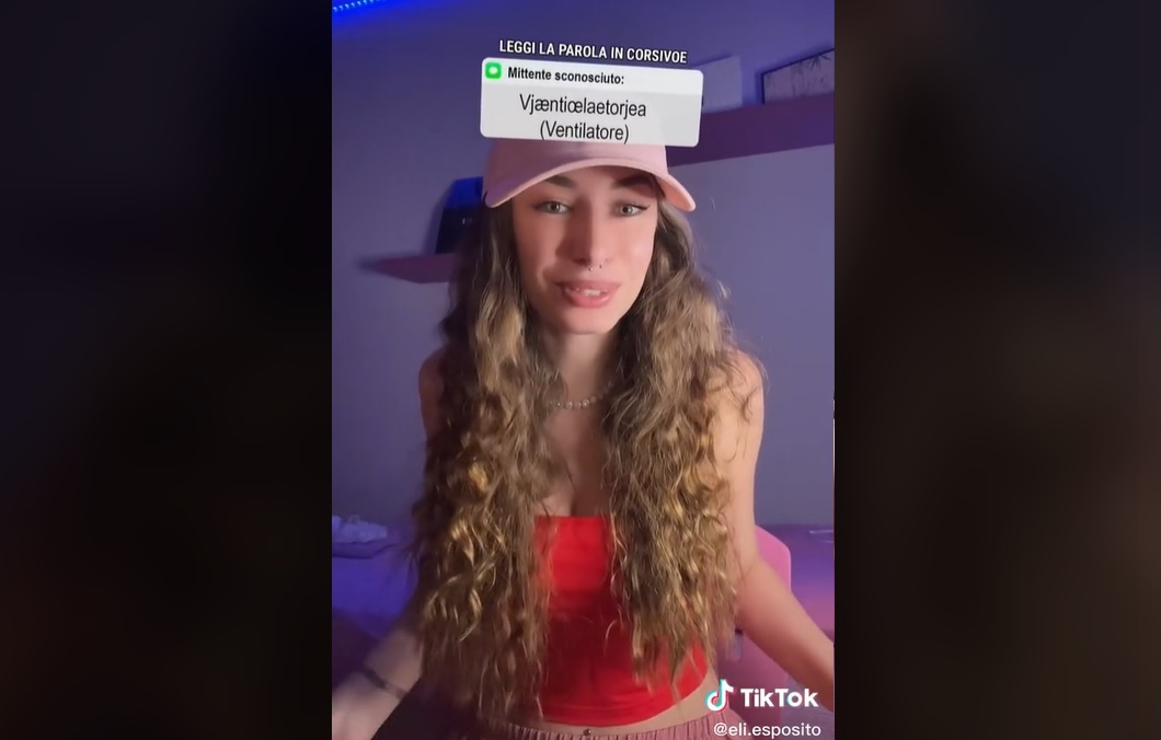 Parlare in corsivo, cos’è la nuova moda social di TikTok