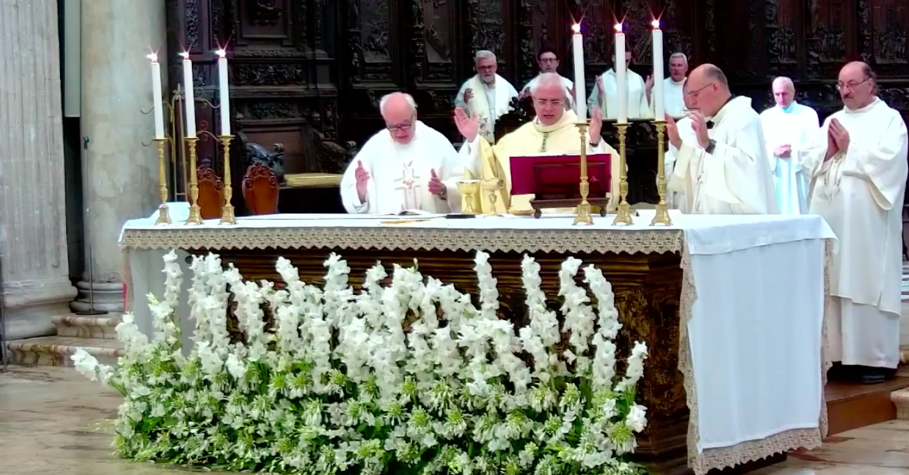 Bimba uccisa a Catania, i funerali di Elena Del Pozzo: “E’ una martire” – Video e Foto