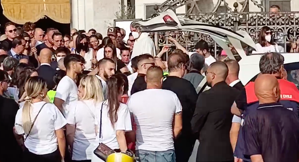 Bimba uccisa a Catania, i funerali di Elena Del Pozzo: “E’ una martire” – Video e Foto