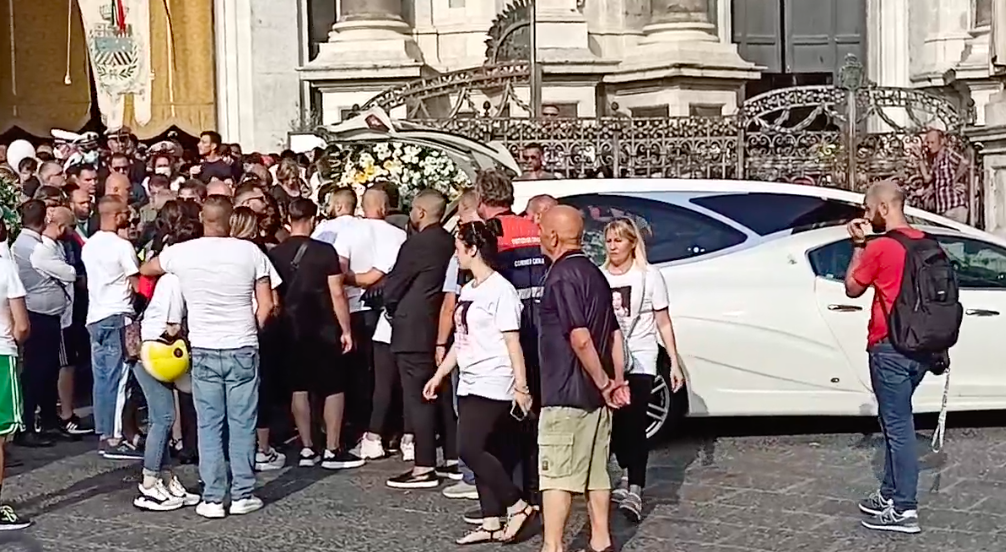 Bimba uccisa a Catania, i funerali di Elena Del Pozzo: “E’ una martire” – Video e Foto