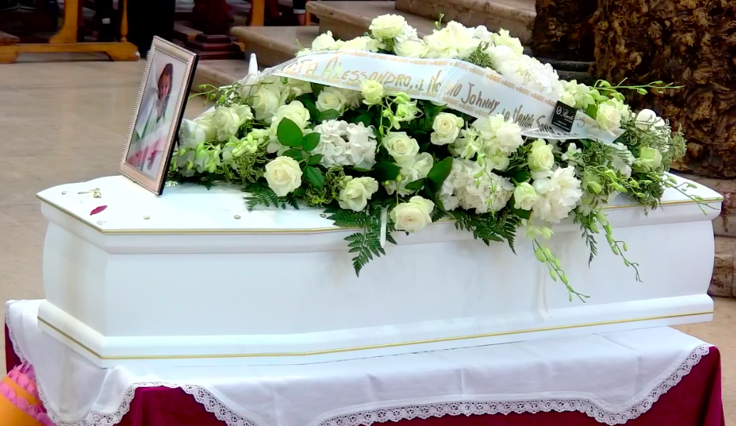 Bimba uccisa a Catania, i funerali di Elena Del Pozzo: “E’ una martire” – Video e Foto
