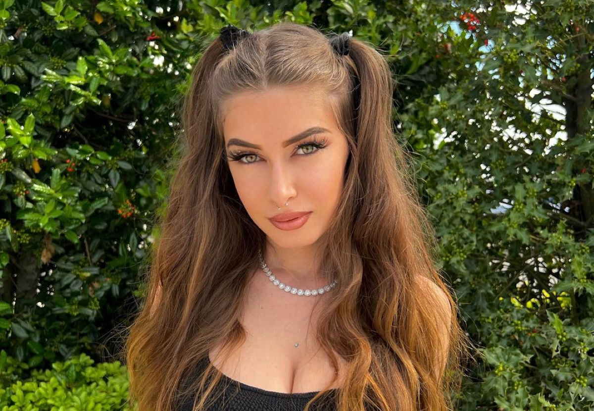 Elisa Esposito, ecco chi è la bella “prof di cörsivœ” -fotogallery