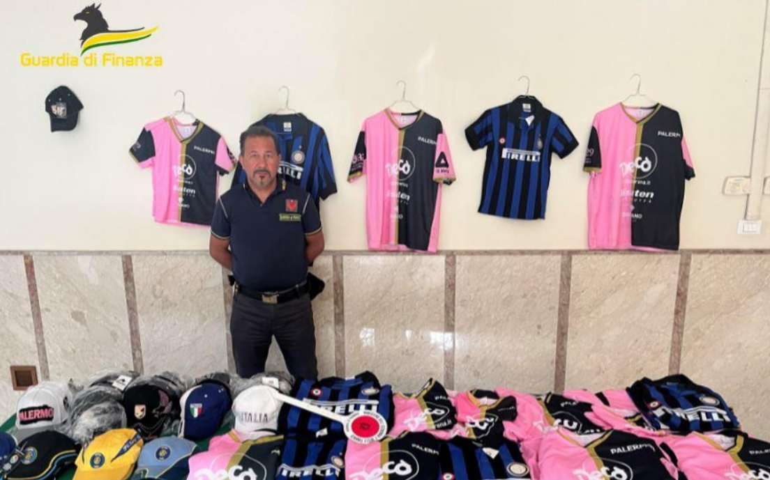 Palermo, sequestrati oltre 470 gadget squadre di calcio venduti su bancarelle abusive