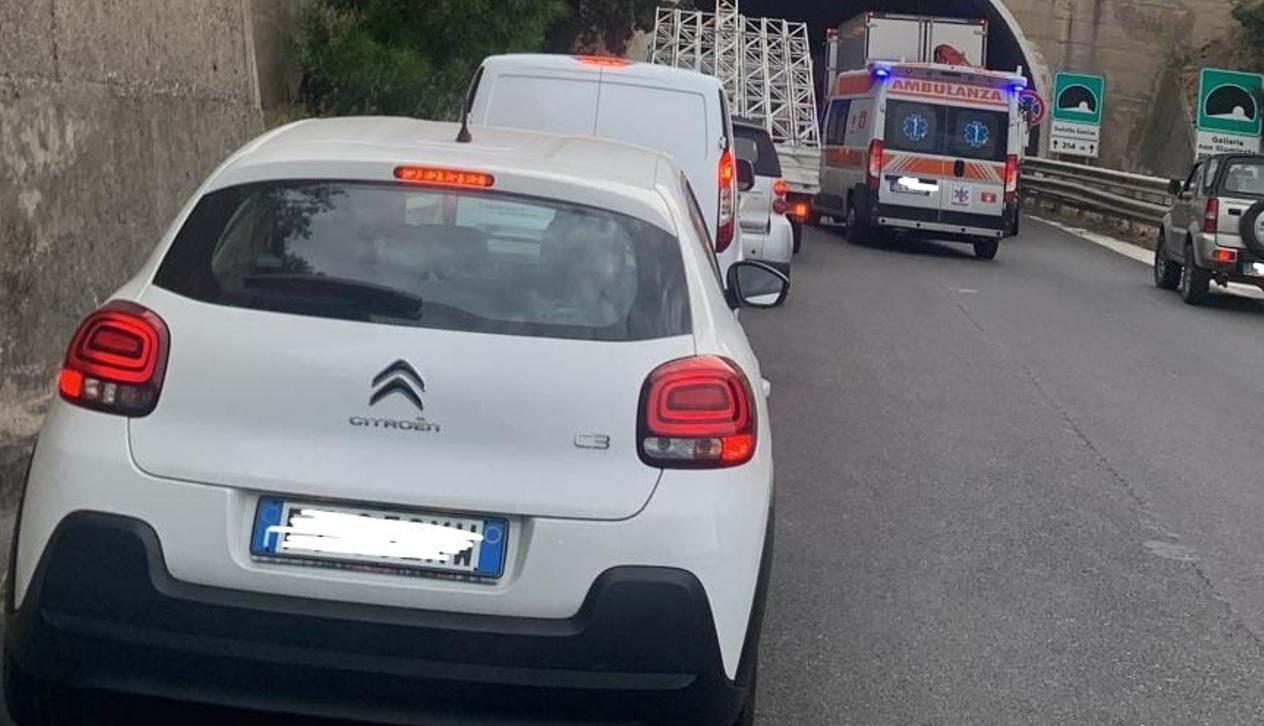 Incidente sulla A18: traffico in tilt direzione Messina