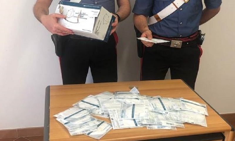 Mascherine FFP2 a 5 euro vendute abusivamente ai turisti: guai per un 61enne a Erice